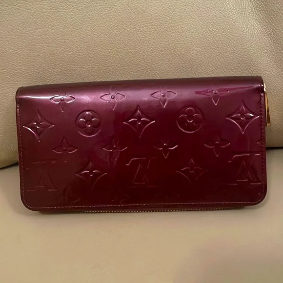 AUTHENTIC EUC LOUIS VUITTON SP4182 ROUGE FAUVISTE MONOGRAM VERNIS ZIPPY … - Picture 5 of 17